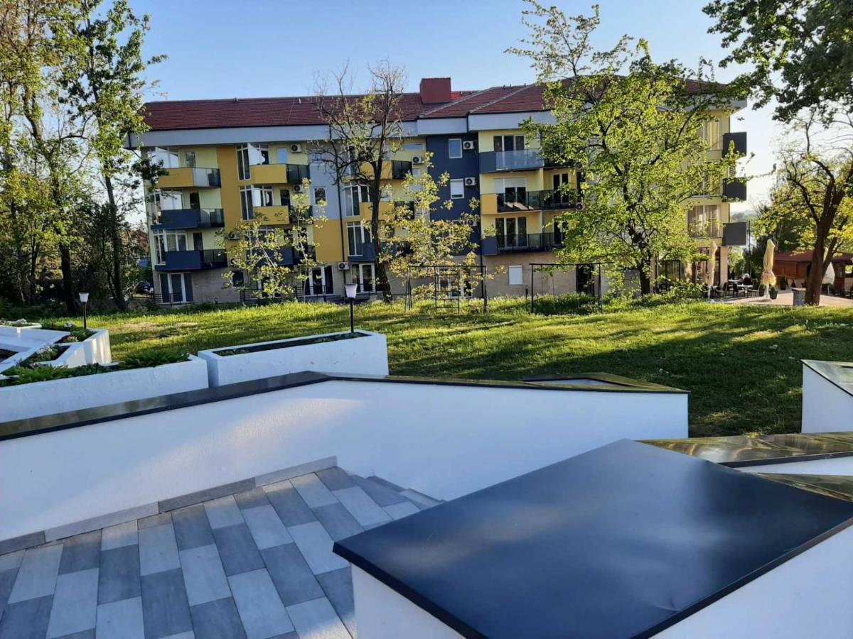 Apartmani K&V Veliko Gradiste Bagian luar foto