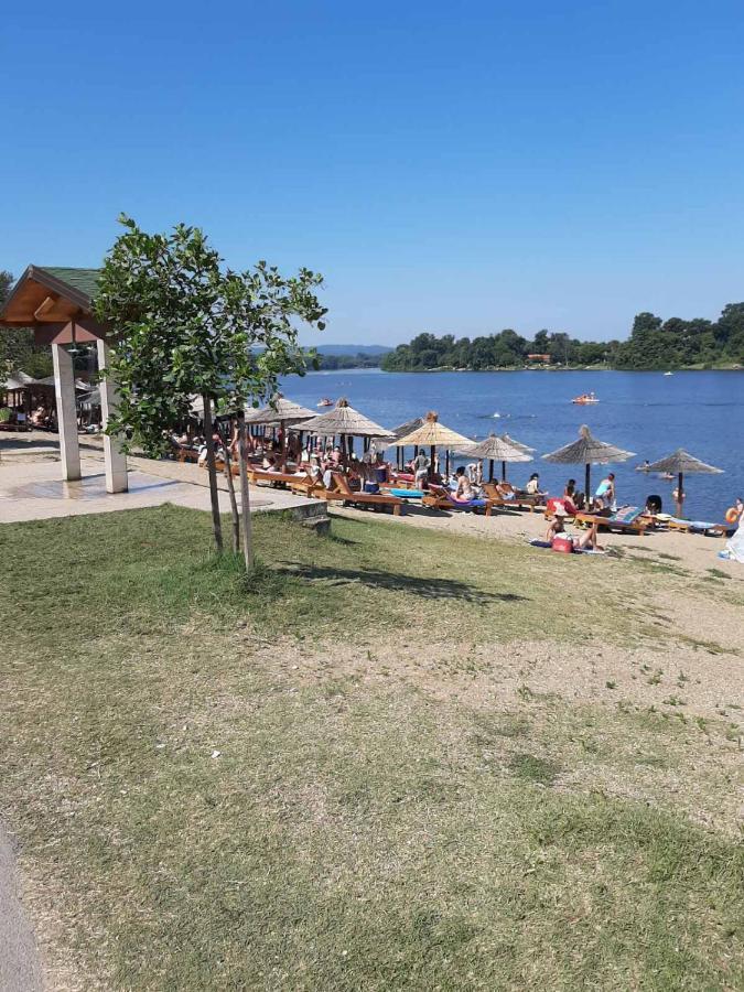 Apartmani K&V Veliko Gradiste Bagian luar foto