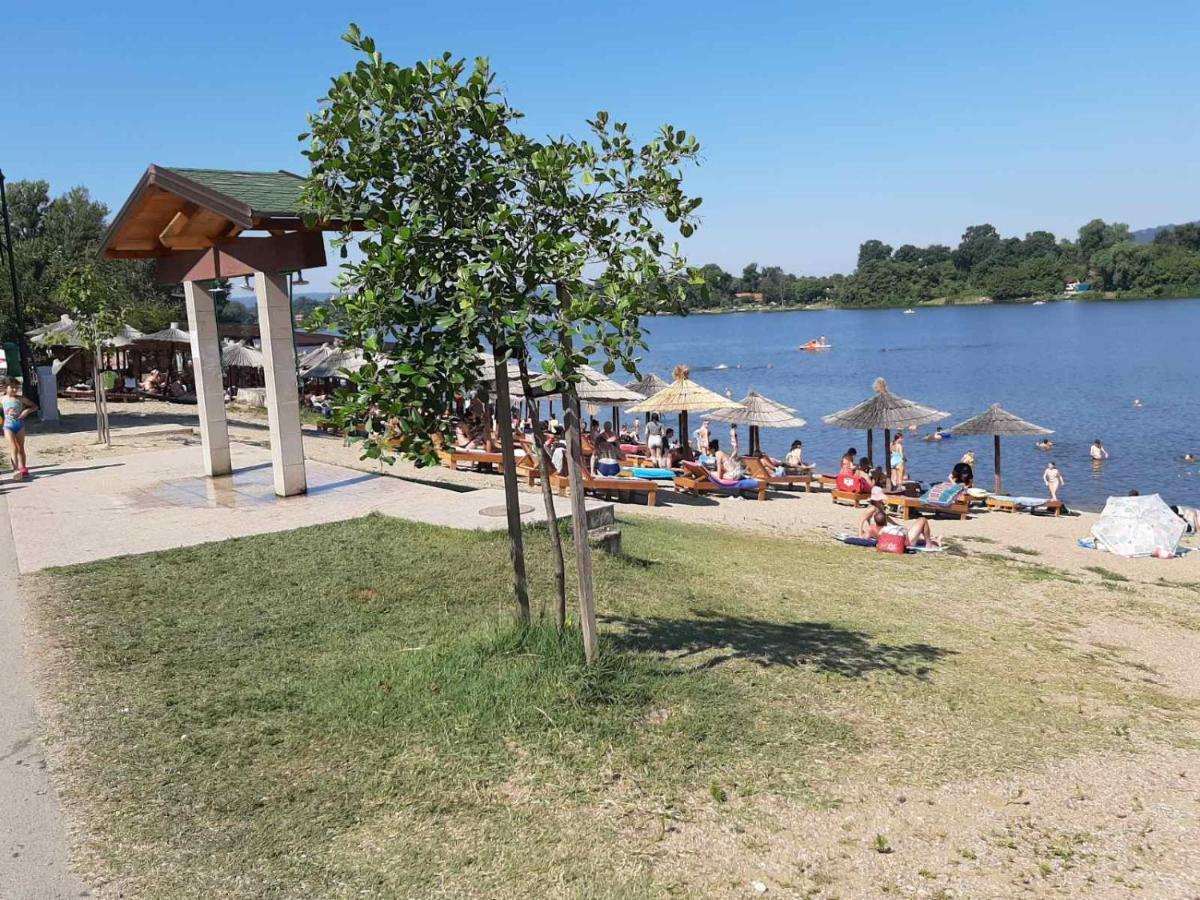 Apartmani K&V Veliko Gradiste Bagian luar foto
