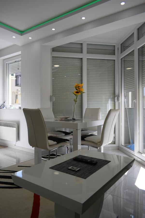 Apartmani K&V Veliko Gradiste Bagian luar foto