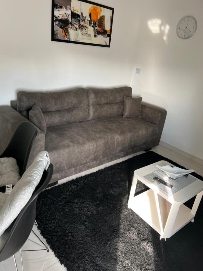 Apartmani K&V Veliko Gradiste Bagian luar foto