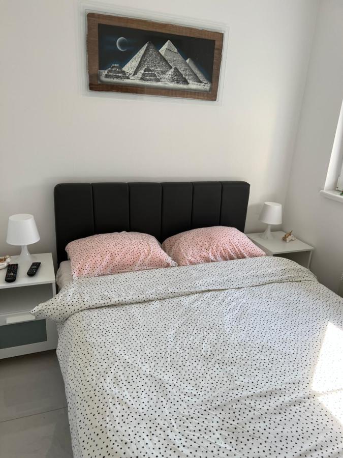 Apartmani K&V Veliko Gradiste Bagian luar foto